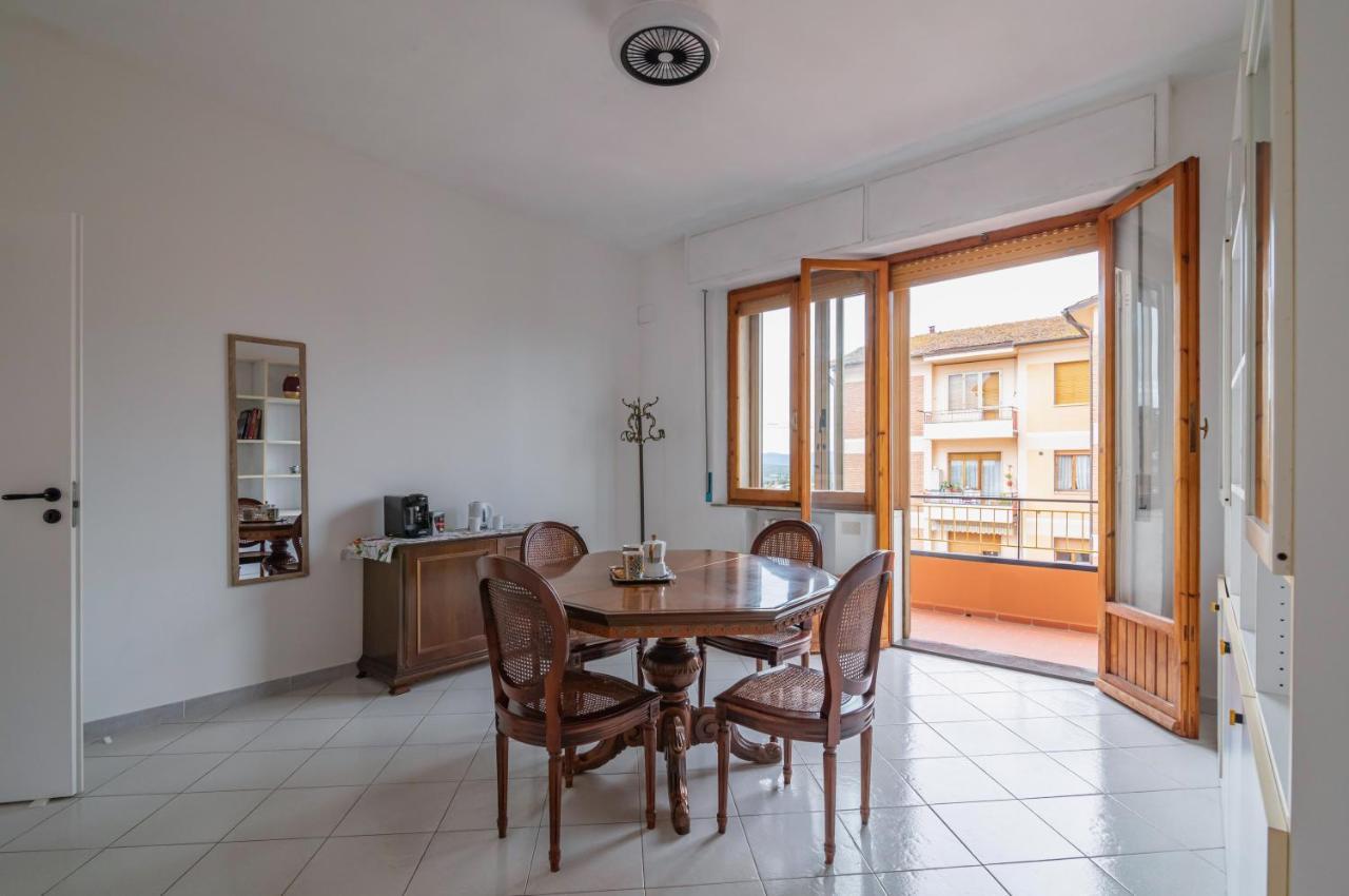 Апартаменты Comfy Flat Steps Away From Siena Station! Экстерьер фото