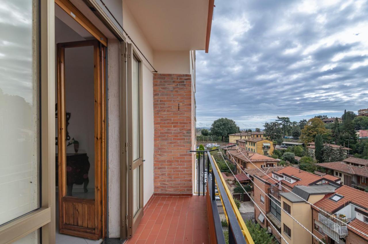 Апартаменты Comfy Flat Steps Away From Siena Station! Экстерьер фото